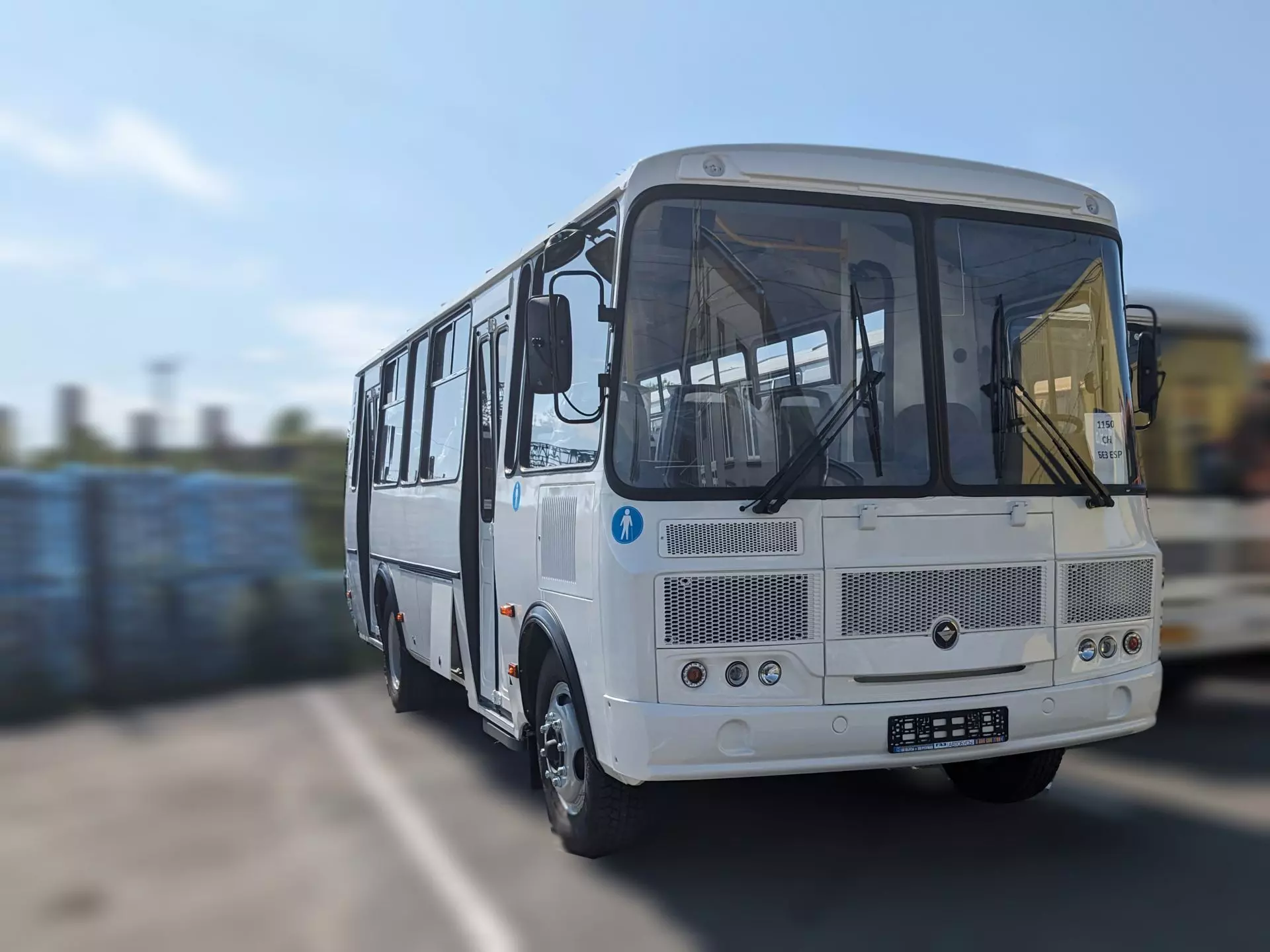 Команда компании "Автобусы и погрузчики" передала в пользование новый ПАЗ-4234-04